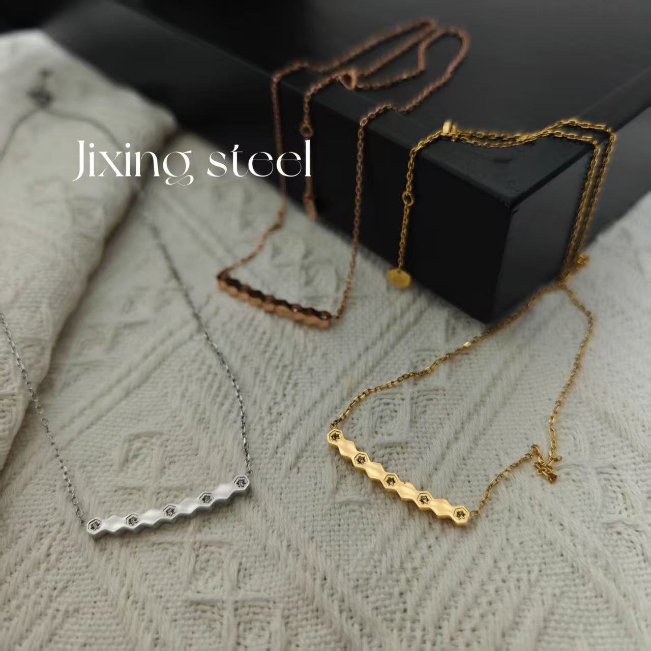 Diamond Honeycomb Female Smiling Face Smile Necklace