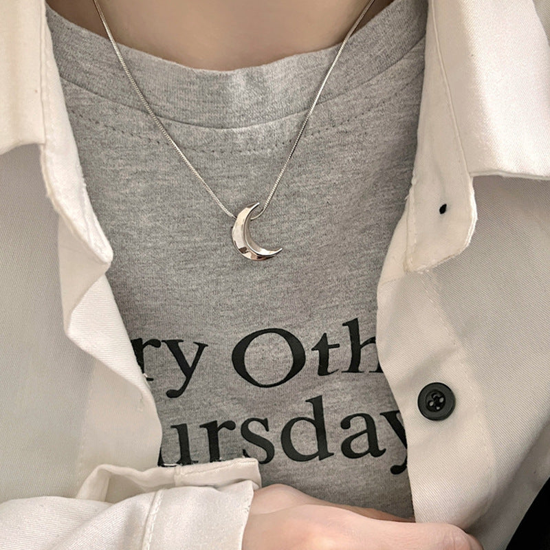 Women's Curved Moon Trendy Cold Sweater Chain Necklaces