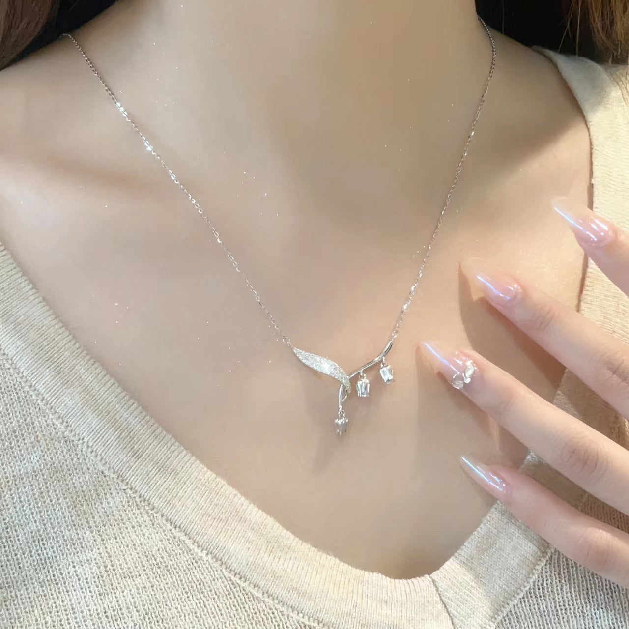 Women's In The Field Lily Affordable Luxury Fashion Niche Design Style Necklaces