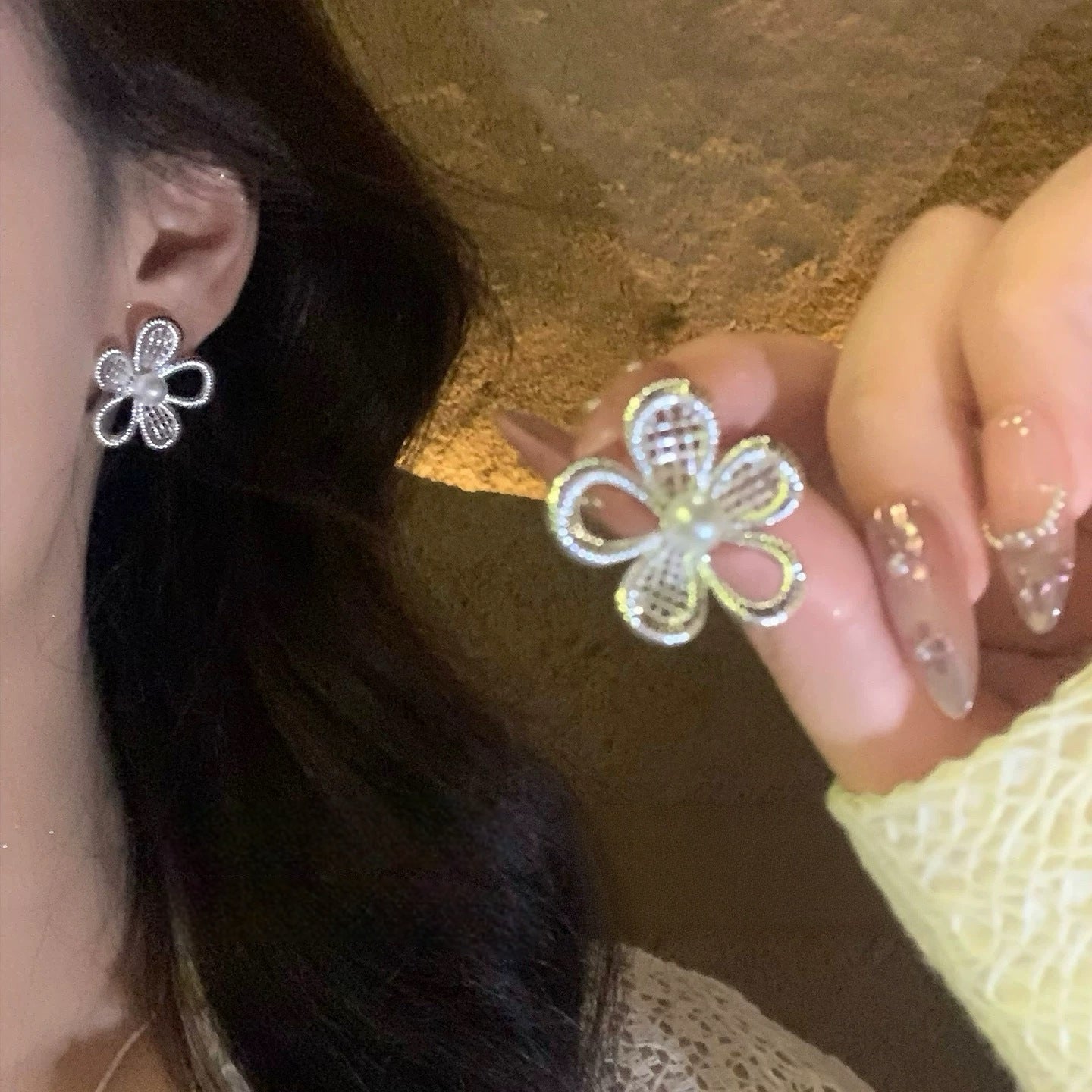 Women's Sier Flower Pearl High-grade Dignified Ear Stud Earrings