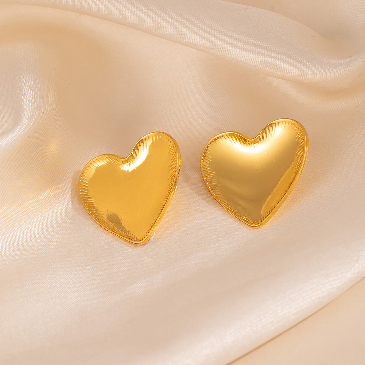 Women's Steel Glossy Love Heart Light Luxury Minority High-grade Earrings