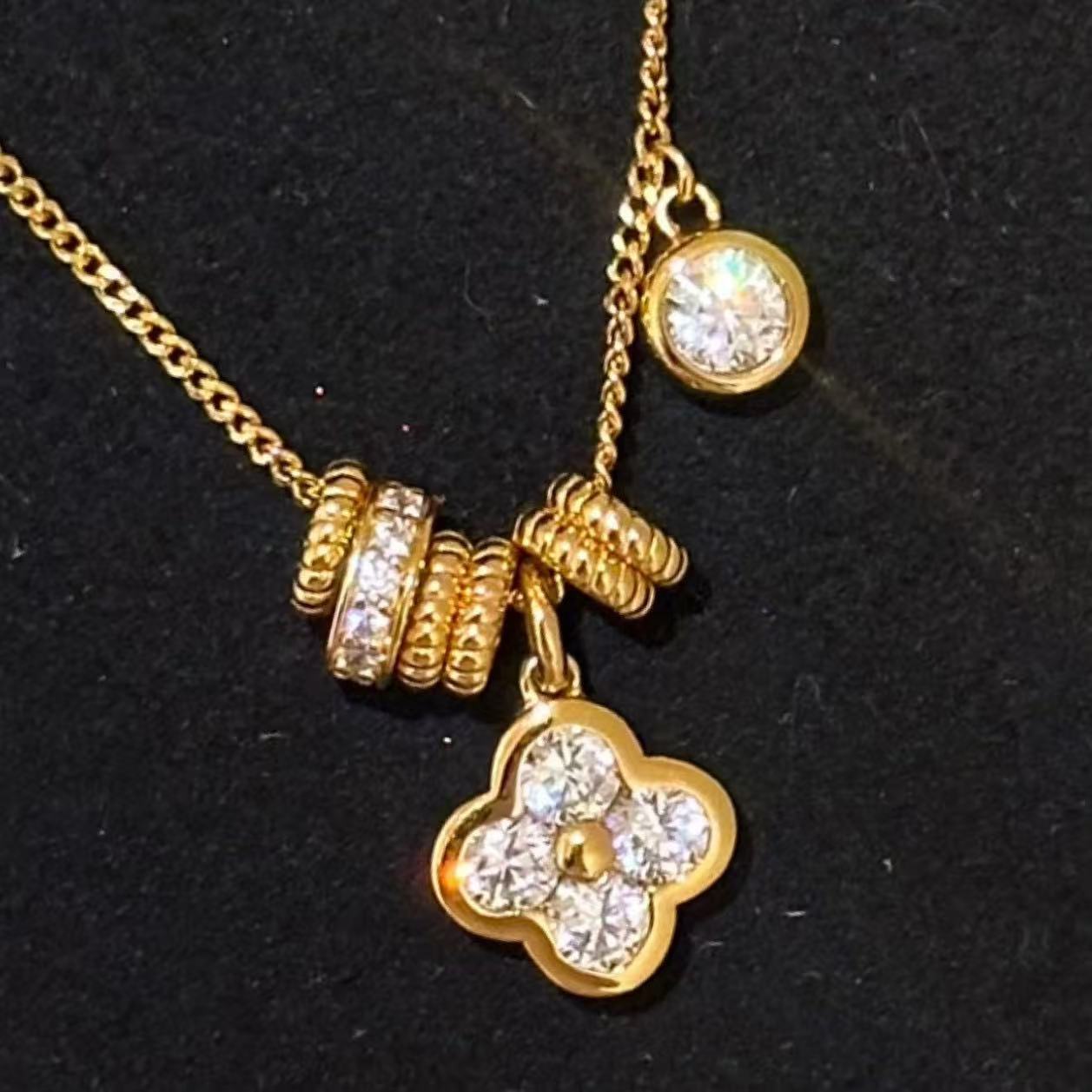 Flexible Four-leaf Flower Clavicle Chain French Entry Lux Vintage Necklaces