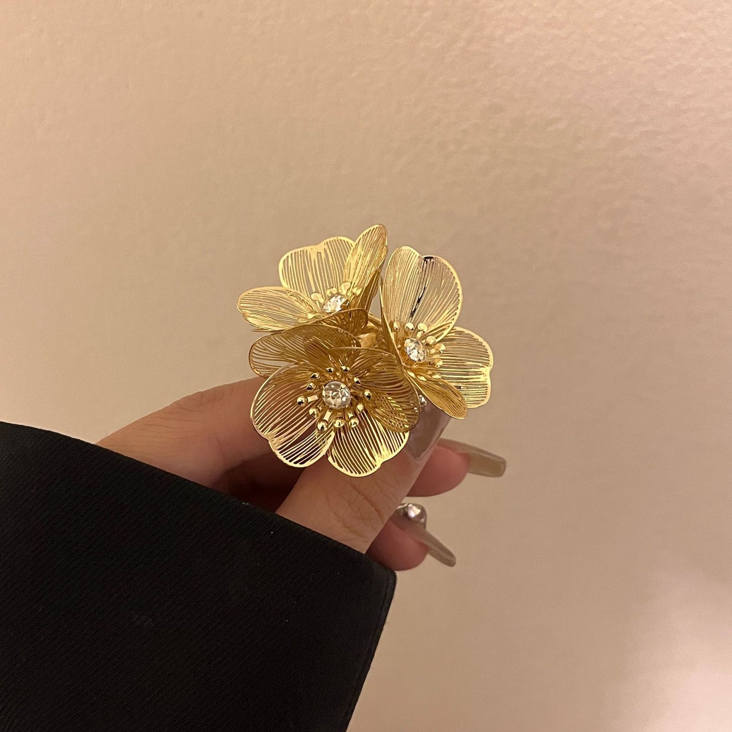 Pattern Flower Shiny Diamond Fashionable Metal Ring