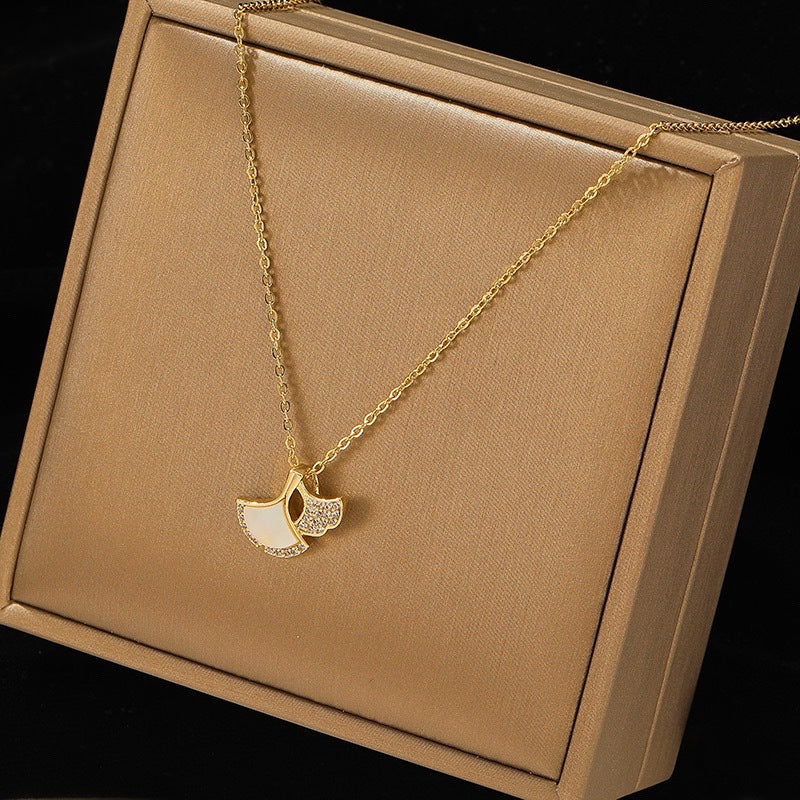 Women's Gold Ginkgo Leaf Fritillary Fashion Short Sense Light Necklaces