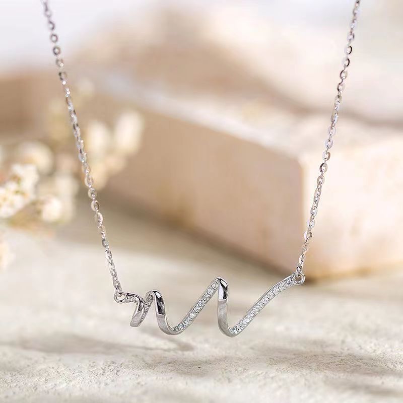 Women's Simple Affordable Luxury Fashion High-grade Design Ribbon Clavicle Necklace