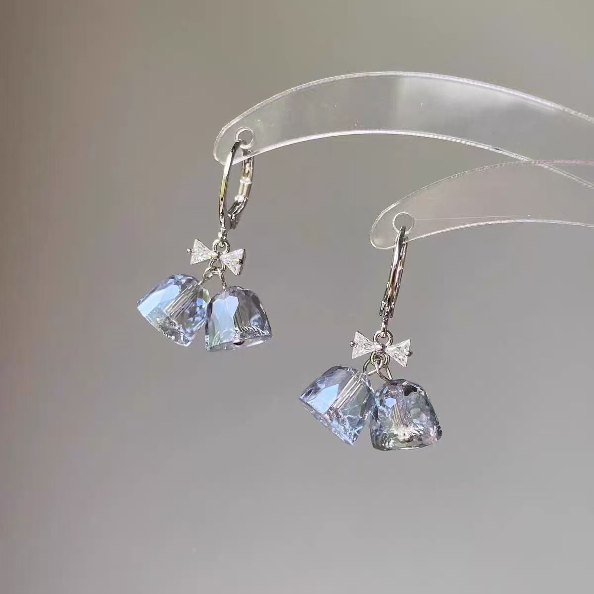 Women's Cool Blue Glass Wind Chime High-grade Beautiful Niche Rings