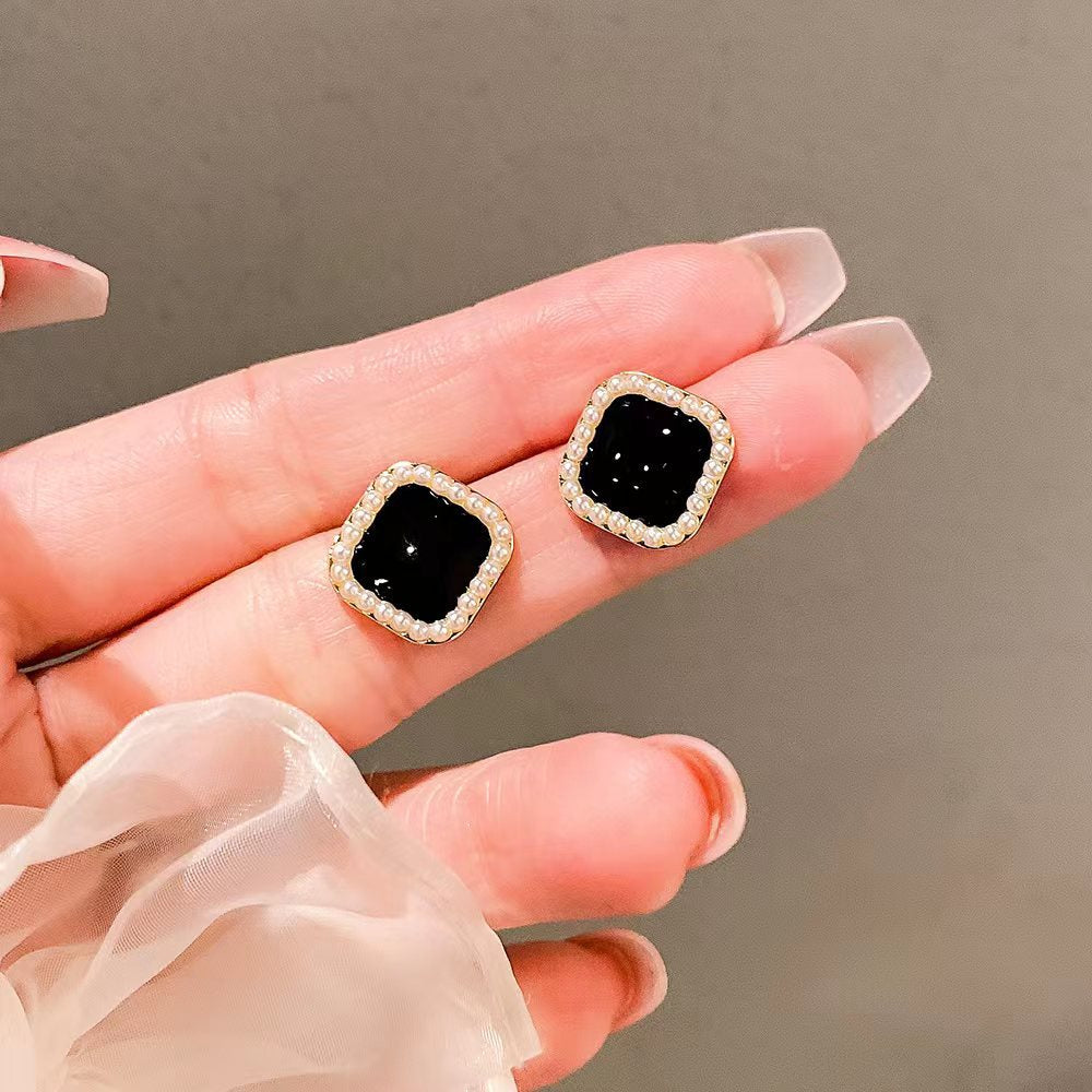 Women's Pearl Classic Style Square Simple Temperamental Stud Earrings