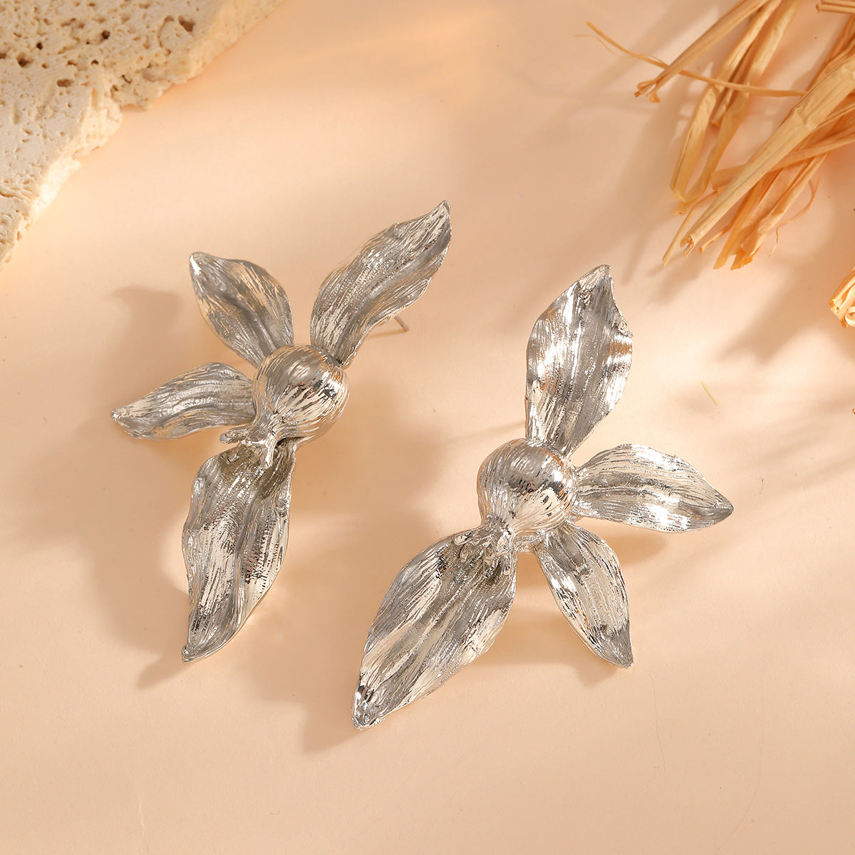 Women's Retro Exaggerated Personalized Flower Left Right Symmetrical Simple Stylish Earrings