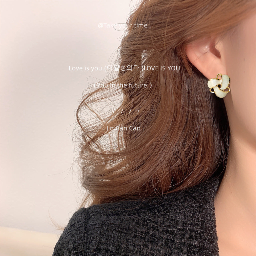 White Geometric Three-dimensional Sier-plated Needle Plated Drop Glazed Sweet Elegance Earrings