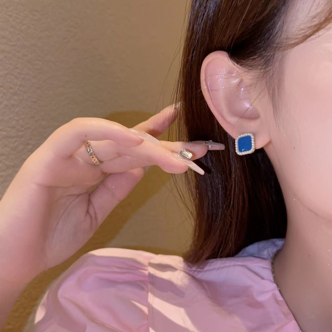 Women's Pearl Classic Style Square Simple Temperamental Stud Earrings
