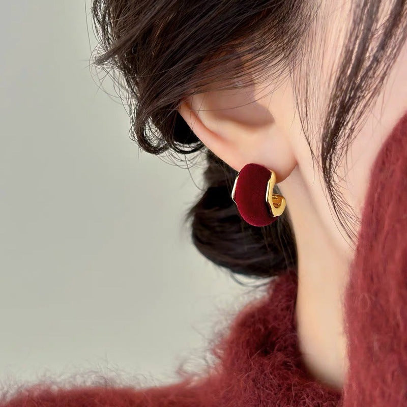 Vintage Veet High-grade Temperament Classic Style Simple Earrings
