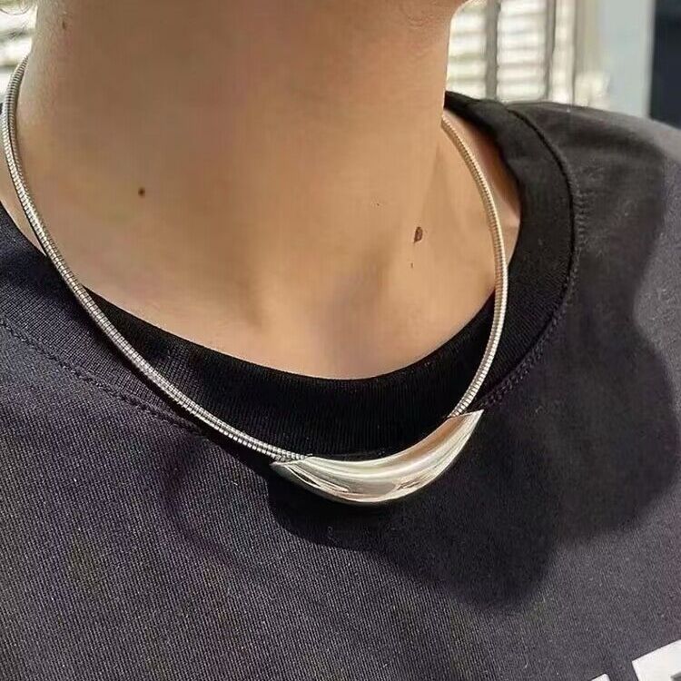 Not Fade Advanced Cold Metallic Curved Elbow Design Gold Collar