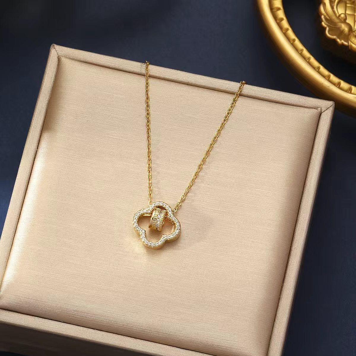 Women's Light Luxury Titanium Steel Exquisite Clavicle Necklace