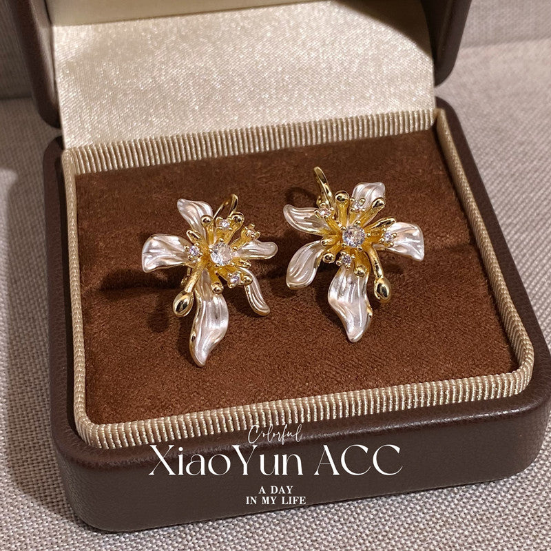 Zircon Metal Petals Ear Clip Female Temperament Light Luxury Sweet Earrings