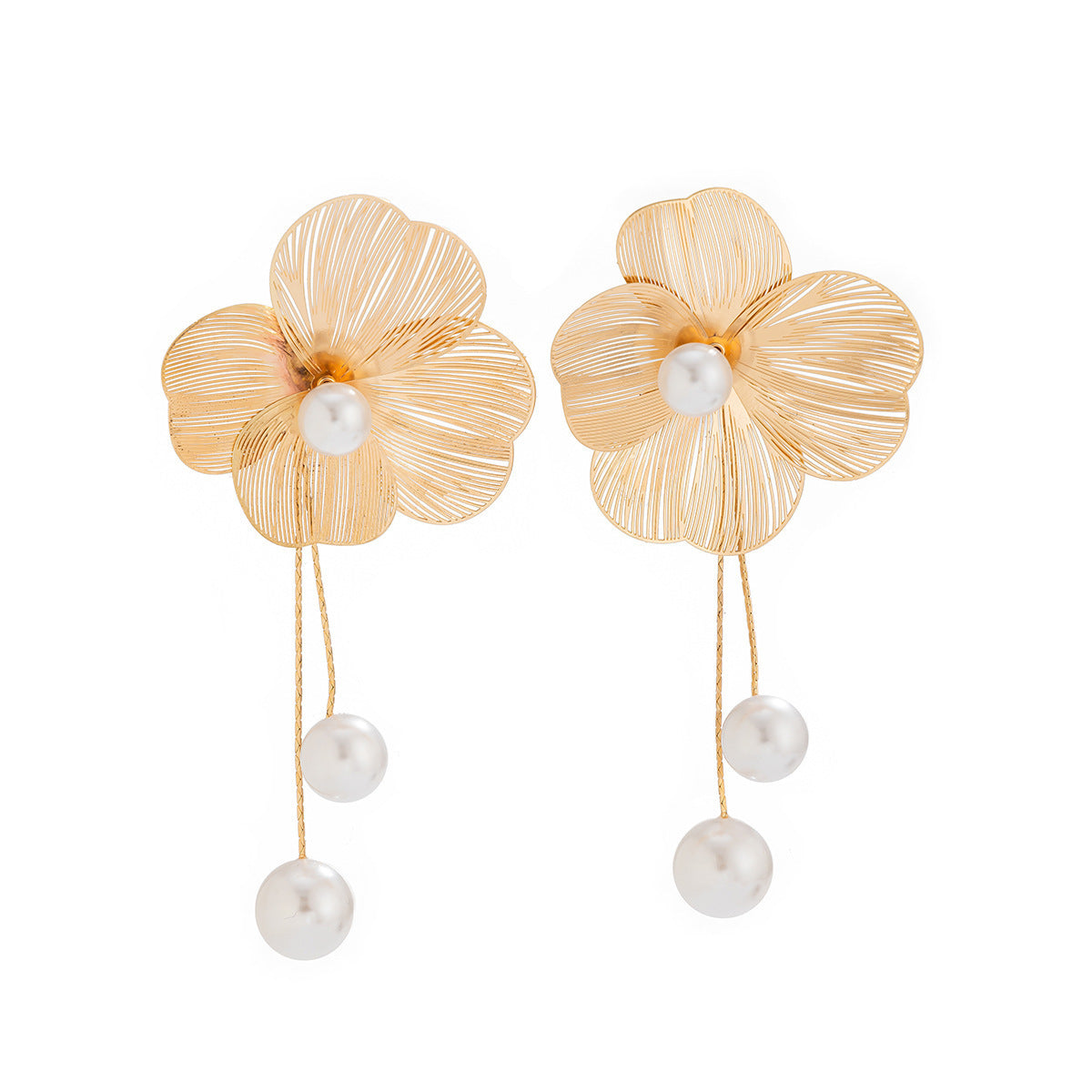 Texture Three-dimensional Ginkgo Leaf Flower Sweet Earrings