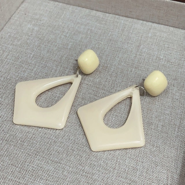 Style White Retro French Palace Milky Exaggerated High-grade Earless Earrings