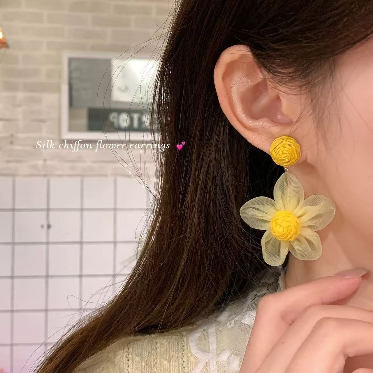 Super Fairy Dopamine Colored Flower Female Niche High Sense Sweet Earrings