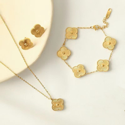 Lucky Four-leaf Clover Three-piece Suit Gold Necklaces