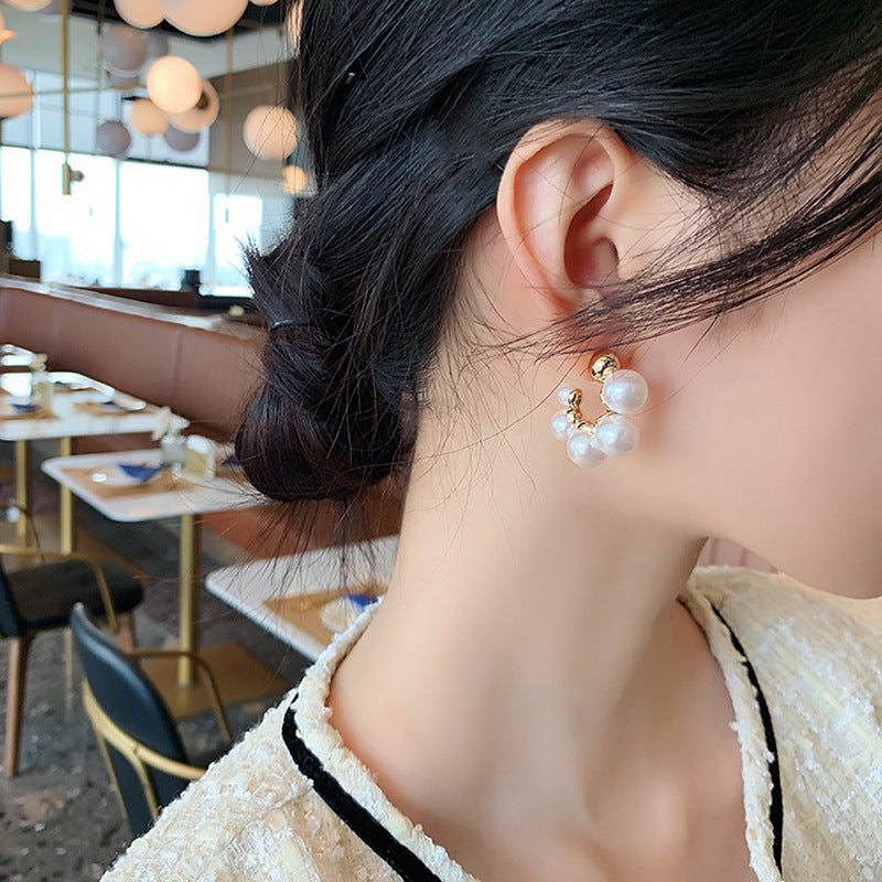 Women's Elegant Shaped Pearl Ear Simple Wild Affordable Stud Earrings