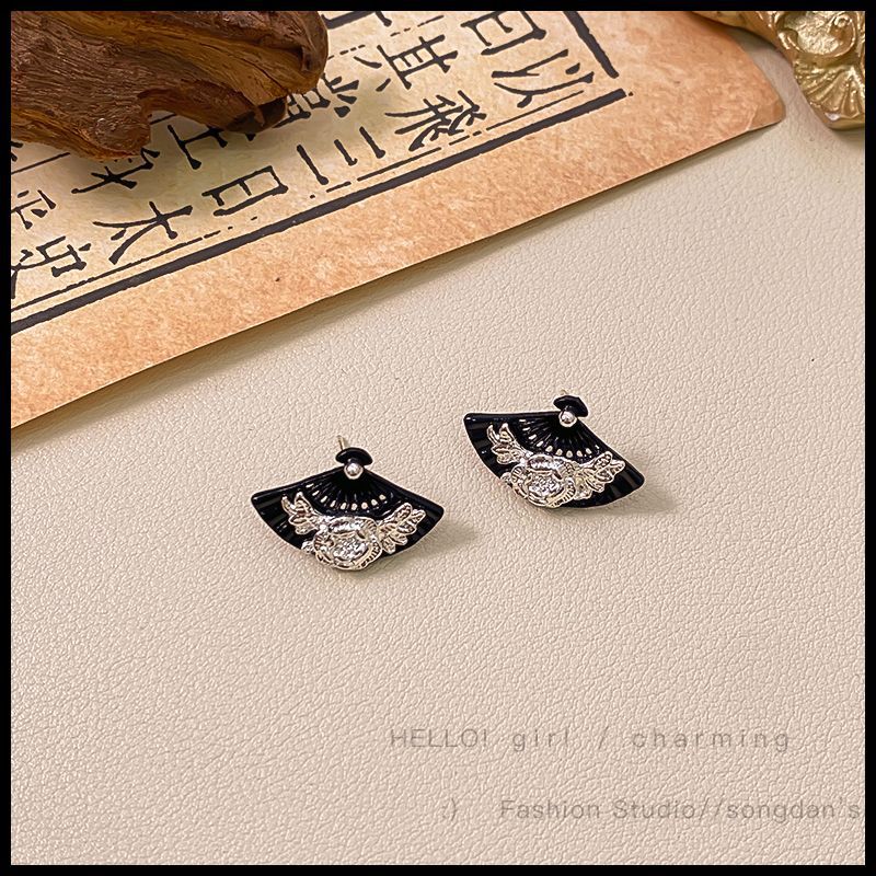 Women's Chinese Style Fan-shaped Retro Cheongsam Ear Earrings