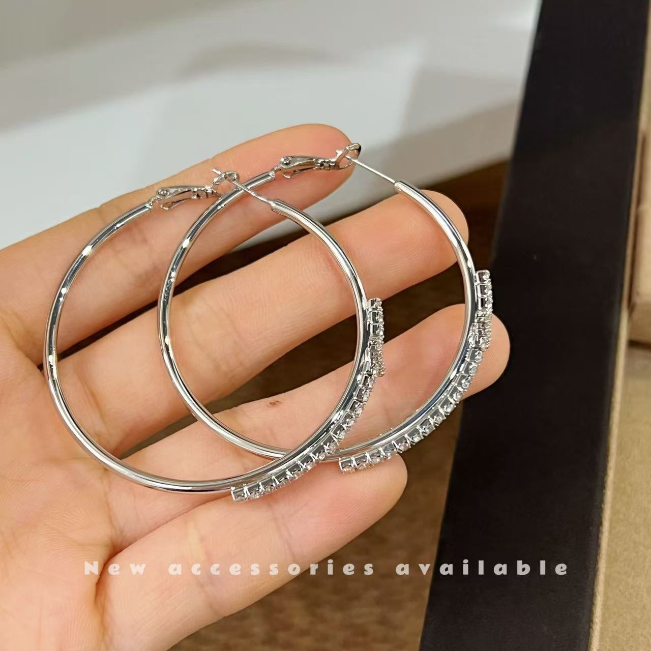 Exaggerated Cross Ear High-grade Hot Rhinestone Round Refined Grace Fashion Earrings