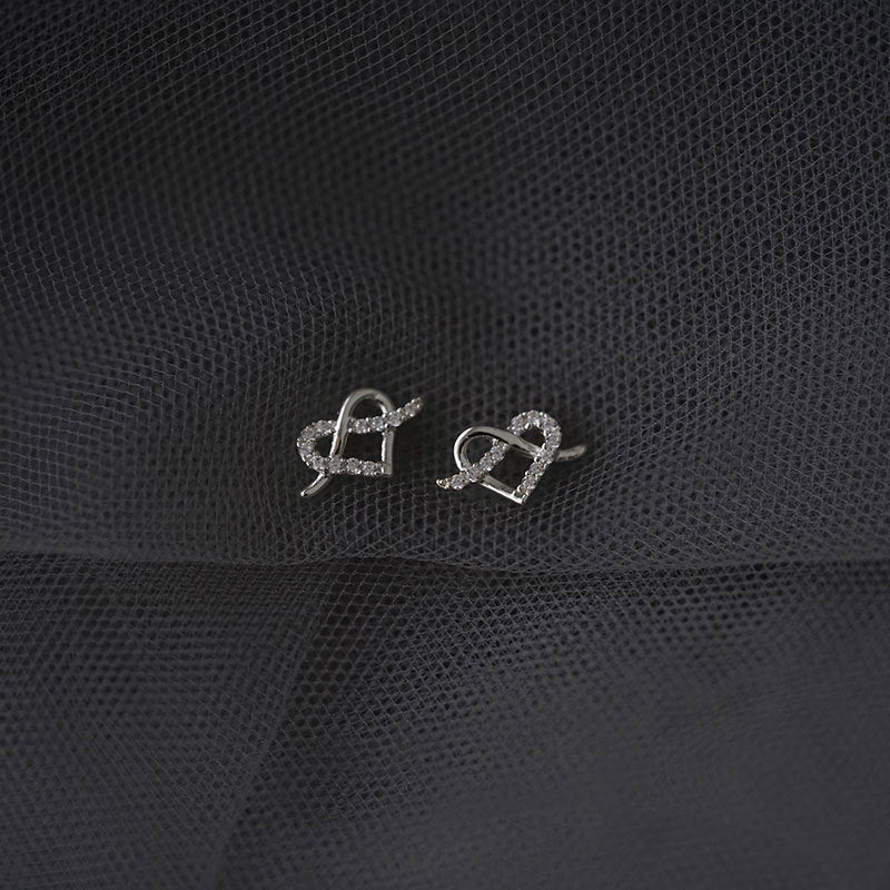 Women's Trendy Love Heart Simple Niche Light Stud Earrings