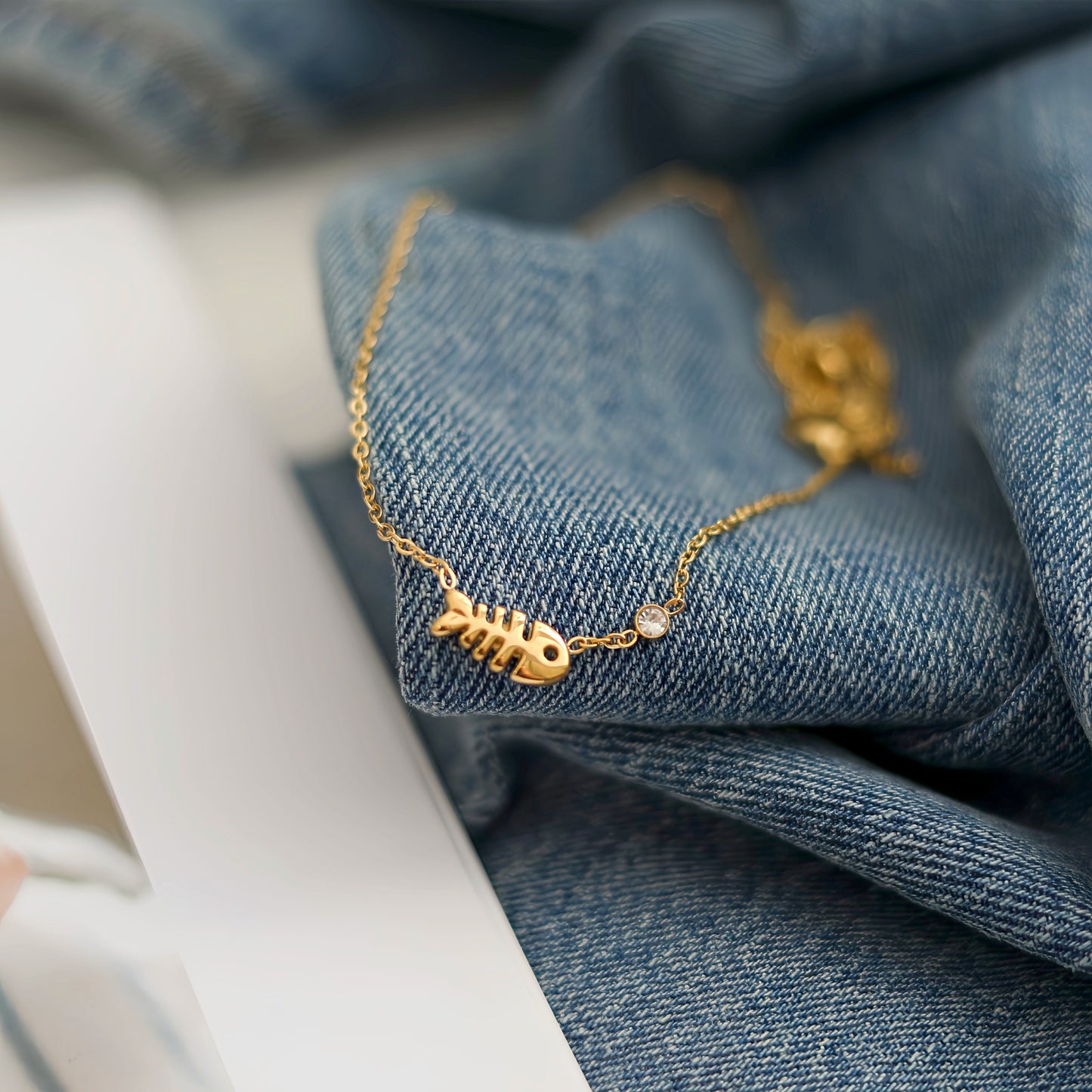 Light Luxury Minority Diamond Small Fishbone Titanium Necklace