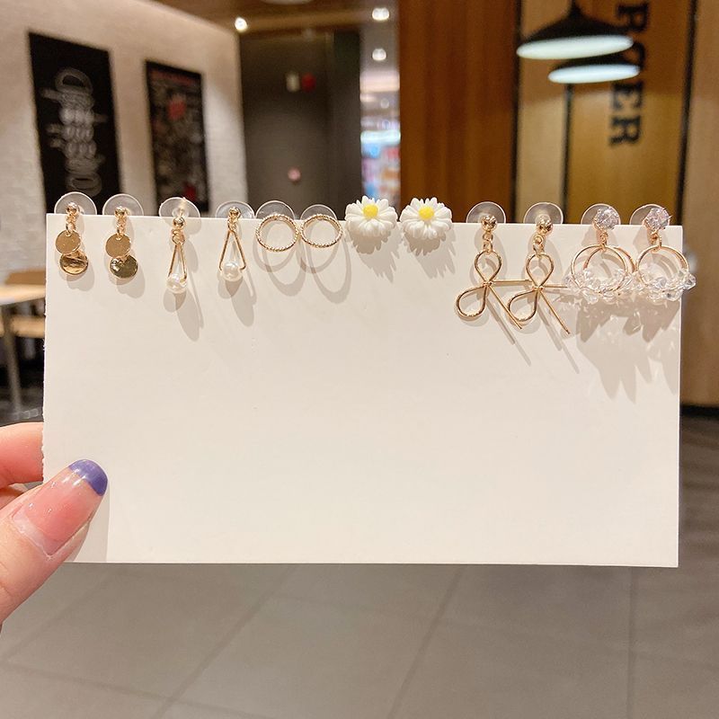 Women's Bone Niche Clips Light Luxury Elegant Stud Earrings
