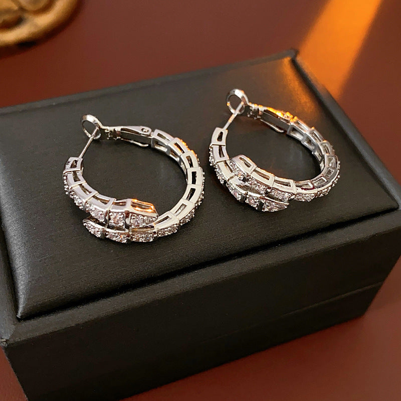 Women's Palace Style Sier Flower Light Luxury High-grade Design Sense Earrings