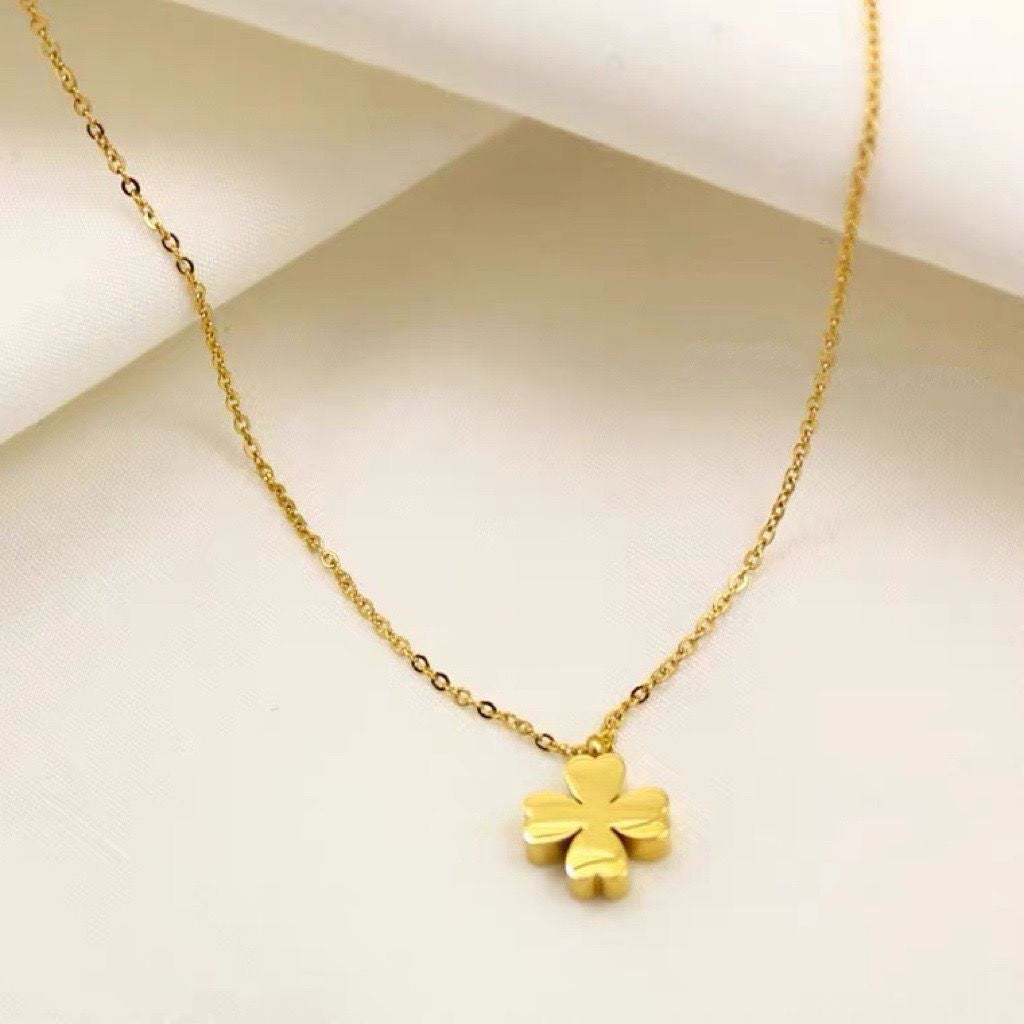 Four-leaf Clover Titanium Steel Female Light Necklace