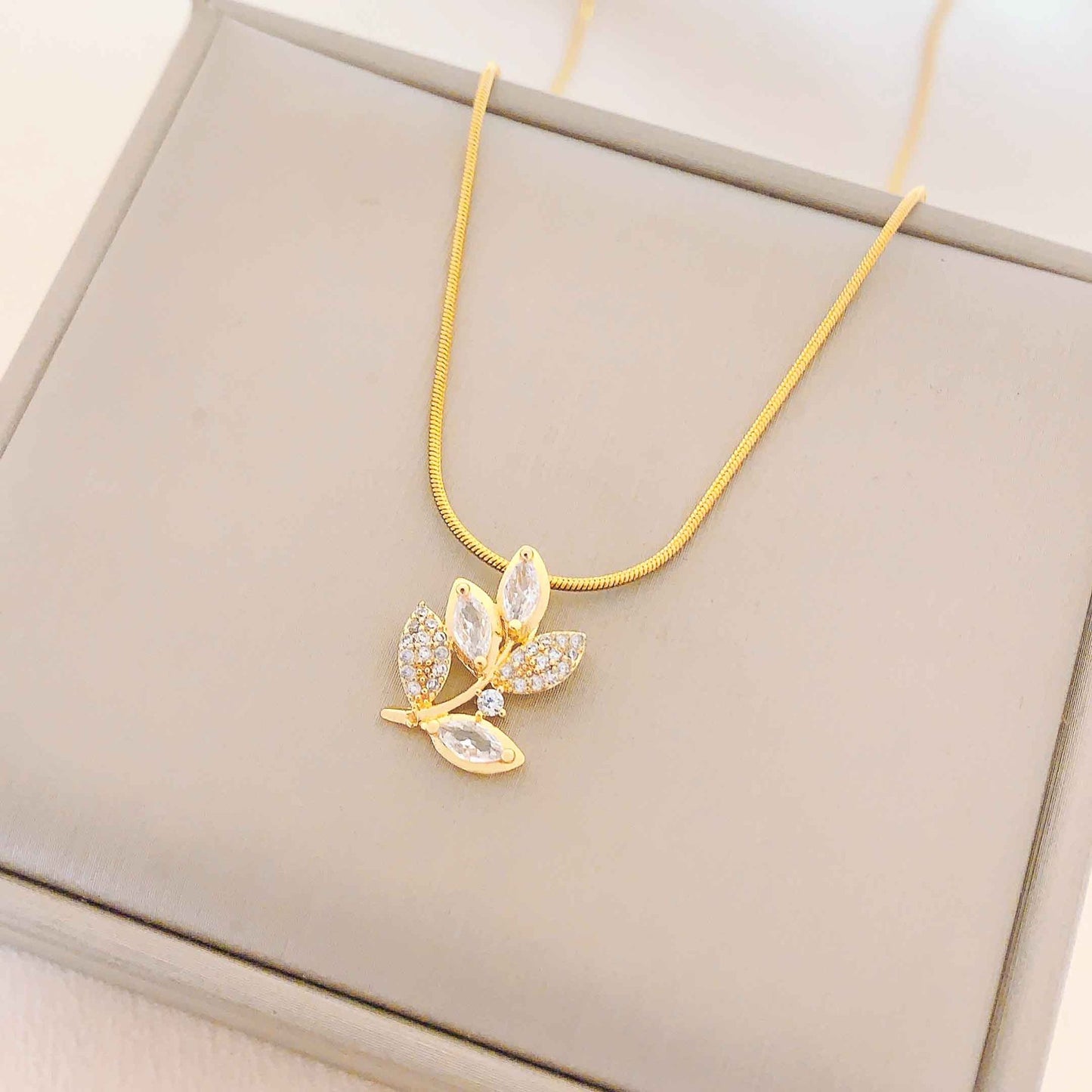 Women's Cute Graceful Titanium Steel Versatile High-grade Necklaces