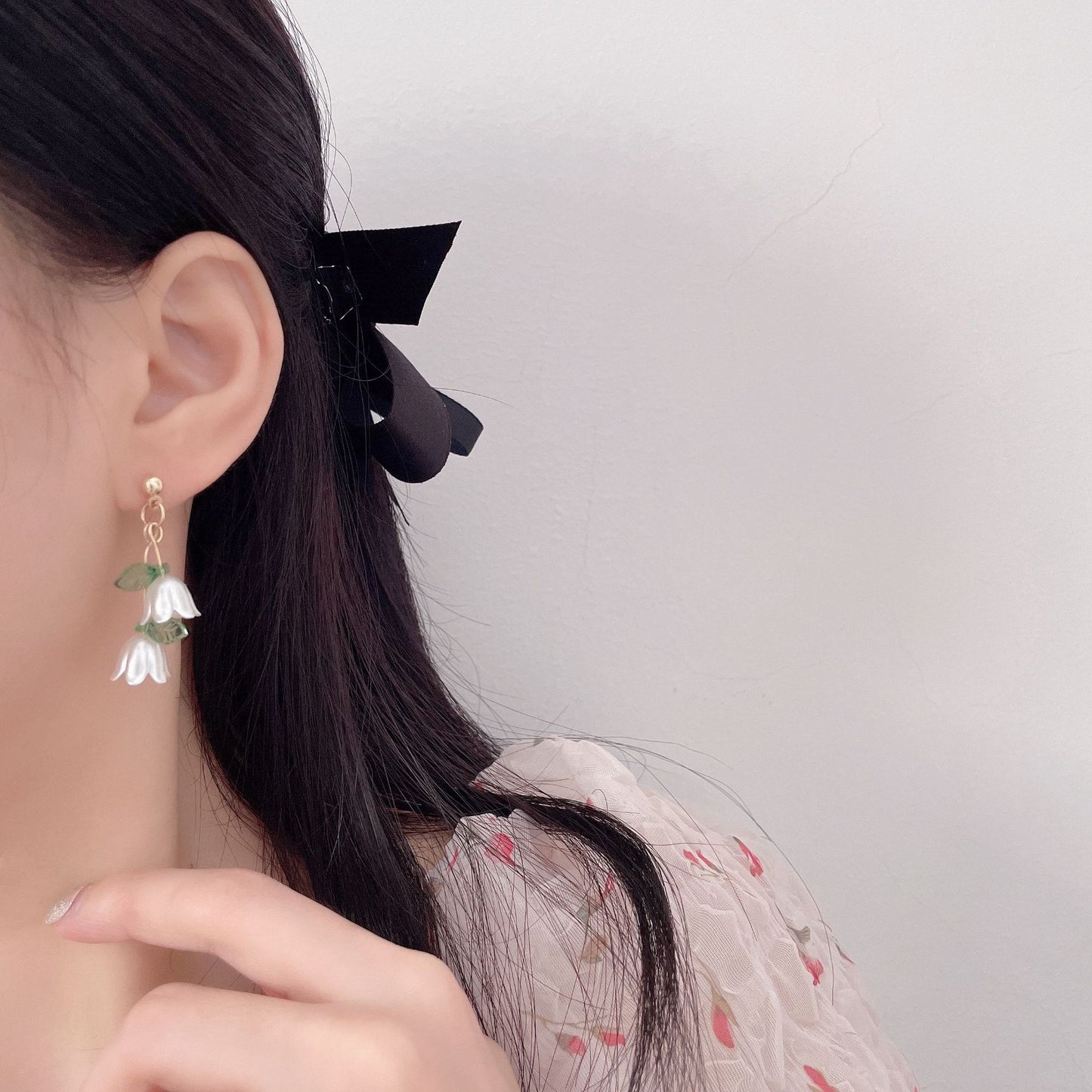 Style Flower White Magnolia Petal Fringe Stud Earrings