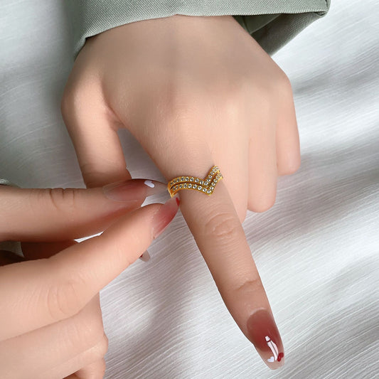 Rhinestone V-shaped Female Titanium Steel Advanced Design Sense Rings