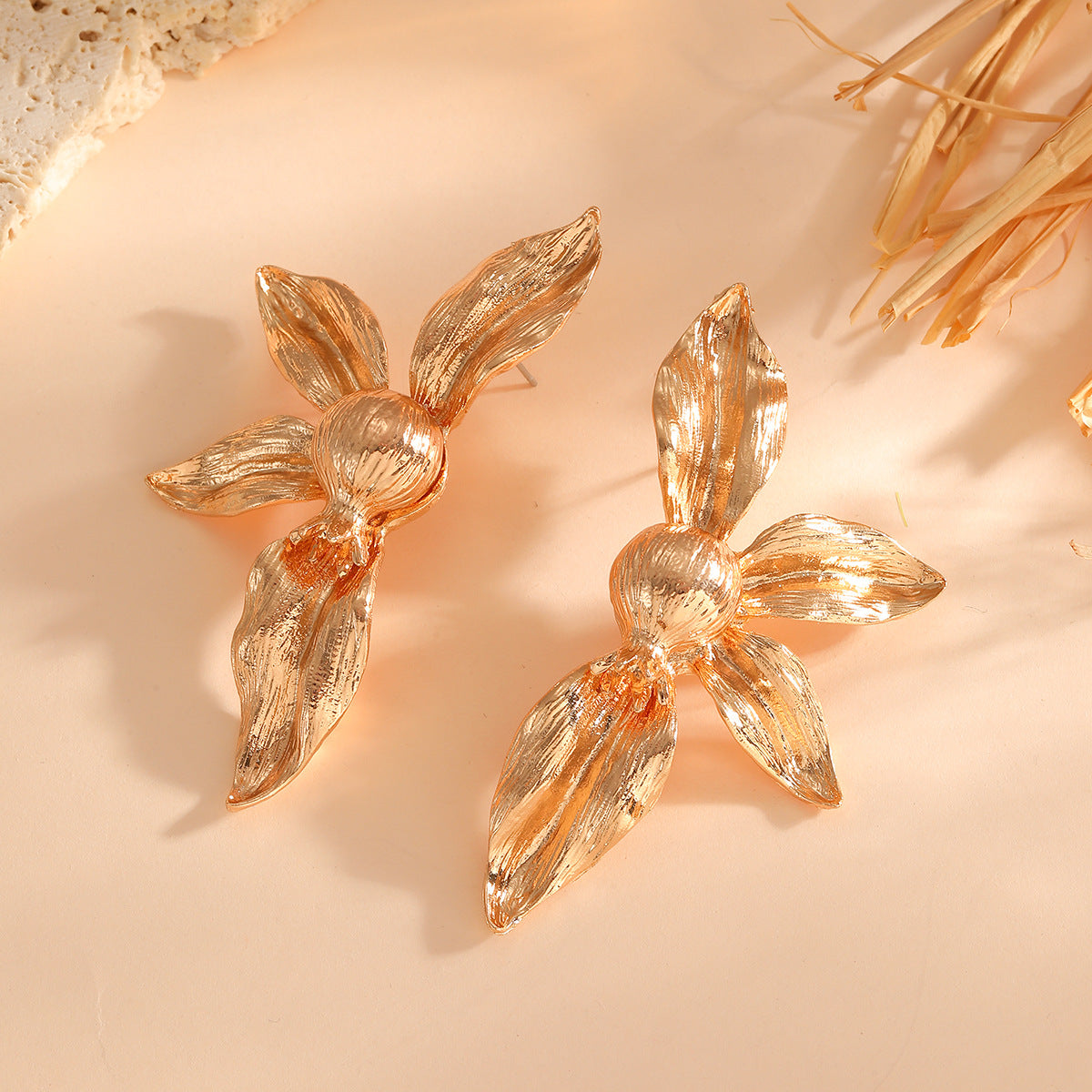 Women's Retro Exaggerated Personalized Flower Left Right Symmetrical Simple Stylish Earrings