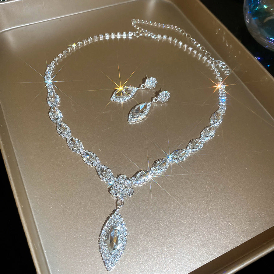 Women's Luxury Minority Clavicle Chain Palace Style Jewelry Set