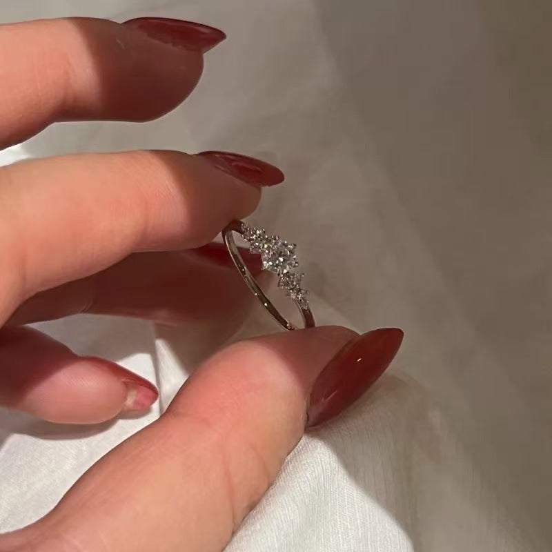 Shiny Very Fine Female Design Light Luxury High Sense Fashion Rings