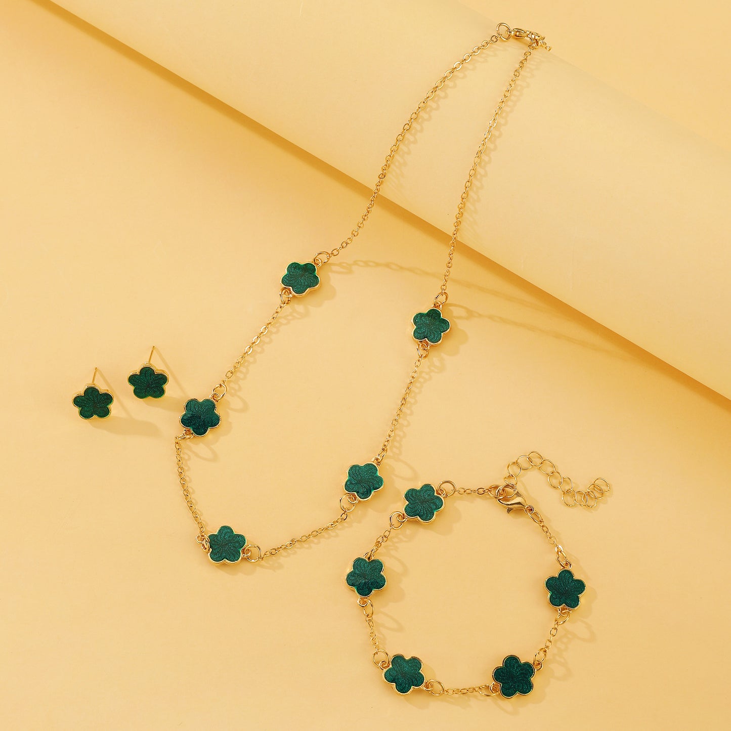 Women's Parthenocissus Grass Ear Elegant Clover Five Bracelets
