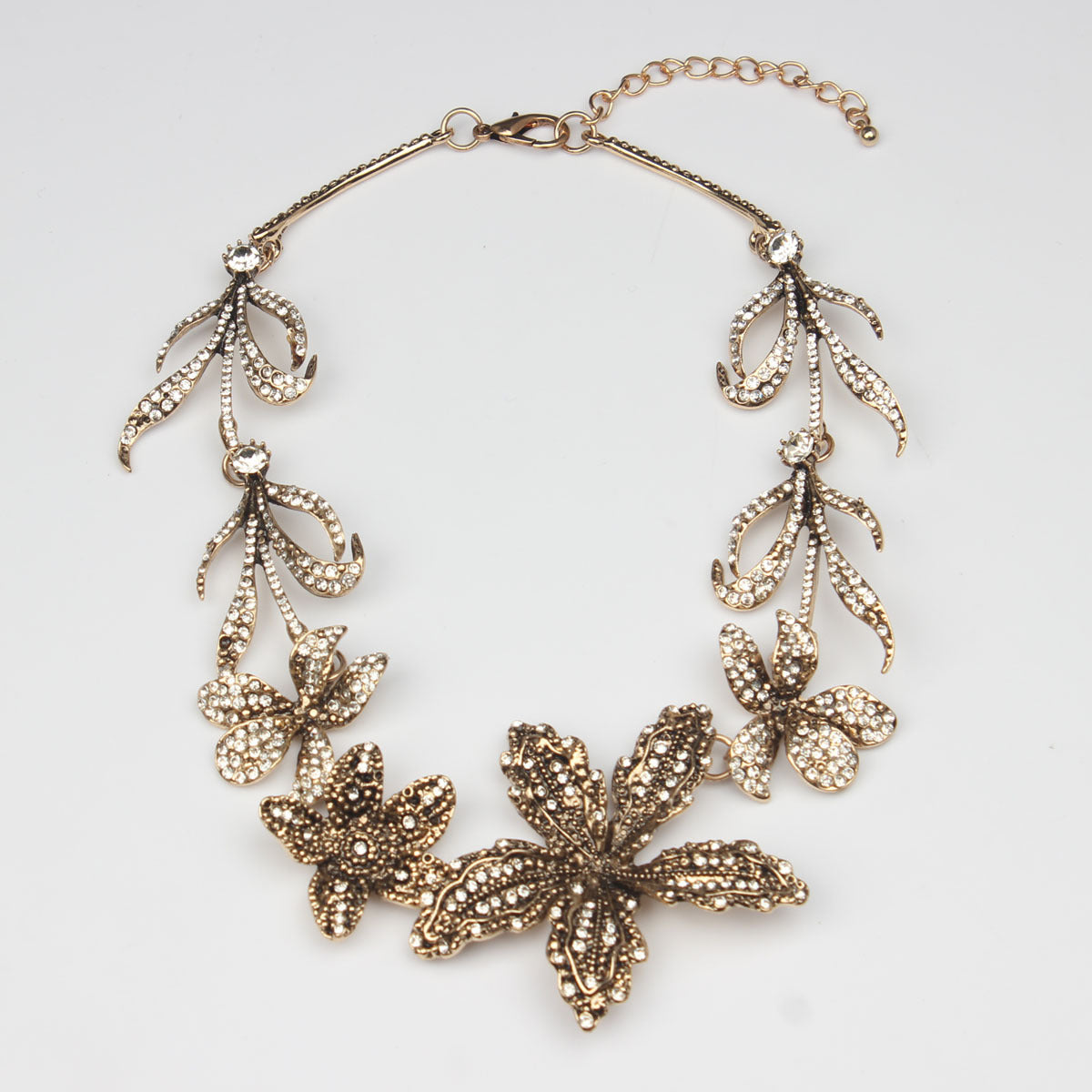 Women's Luxury High Sense Splendid Diamond Rhinestone Clavicle Flower Necklace