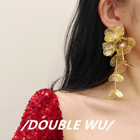Women's Niche Long Exaggerated High-grade Flower Retro Bridal Earrings