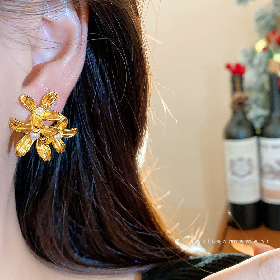 French Retro Sier Needle Flower Pearl Fashionable Light Luxury High-grade Stud Earrings