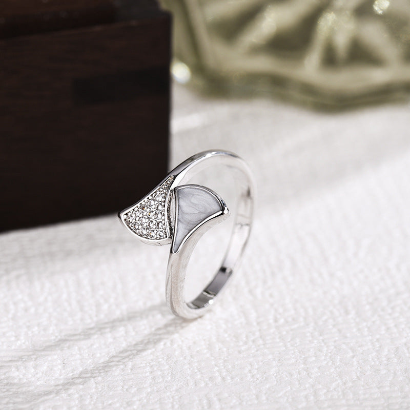 Unique Diamond White Fritillary Skirt Exquisite Fashion Ring
