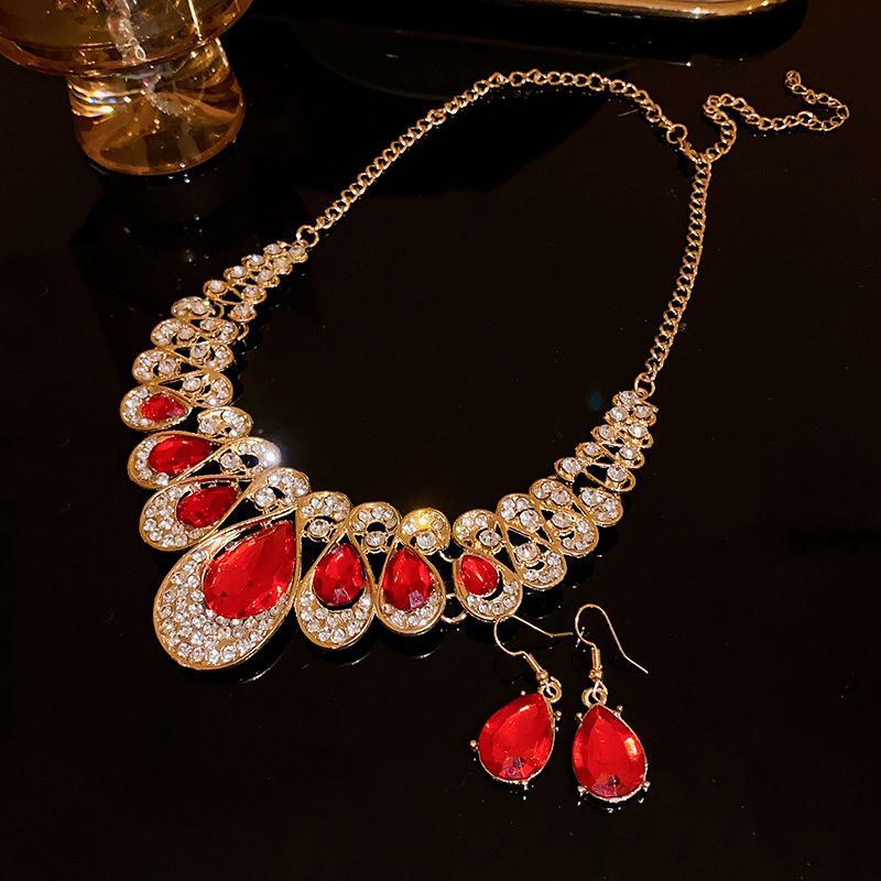 Diamond Geometric Suite Light Luxury Clavicle Jewelry Set