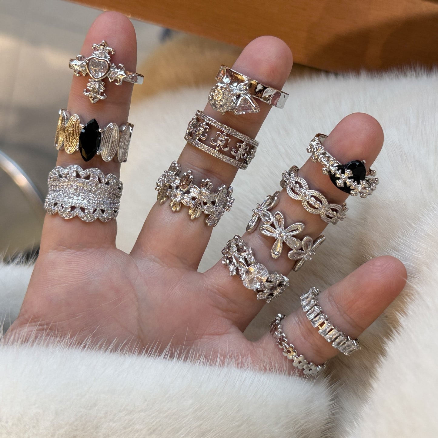 Hollow French Retro Minority Carved High Sense Open Index Ring