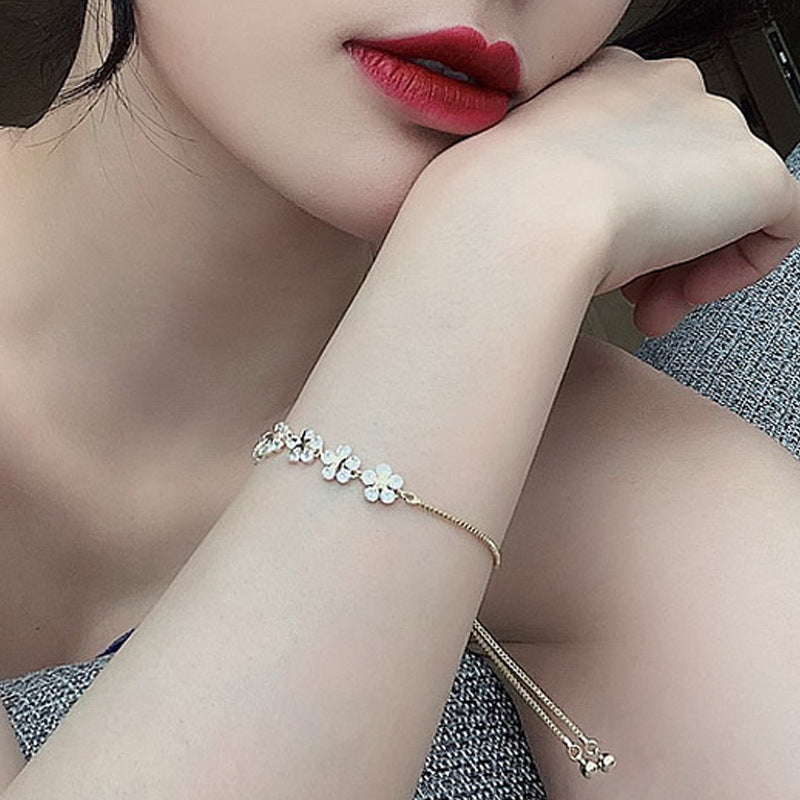 Women's Five Small Flower Five-pointed Star Pull Bracelet