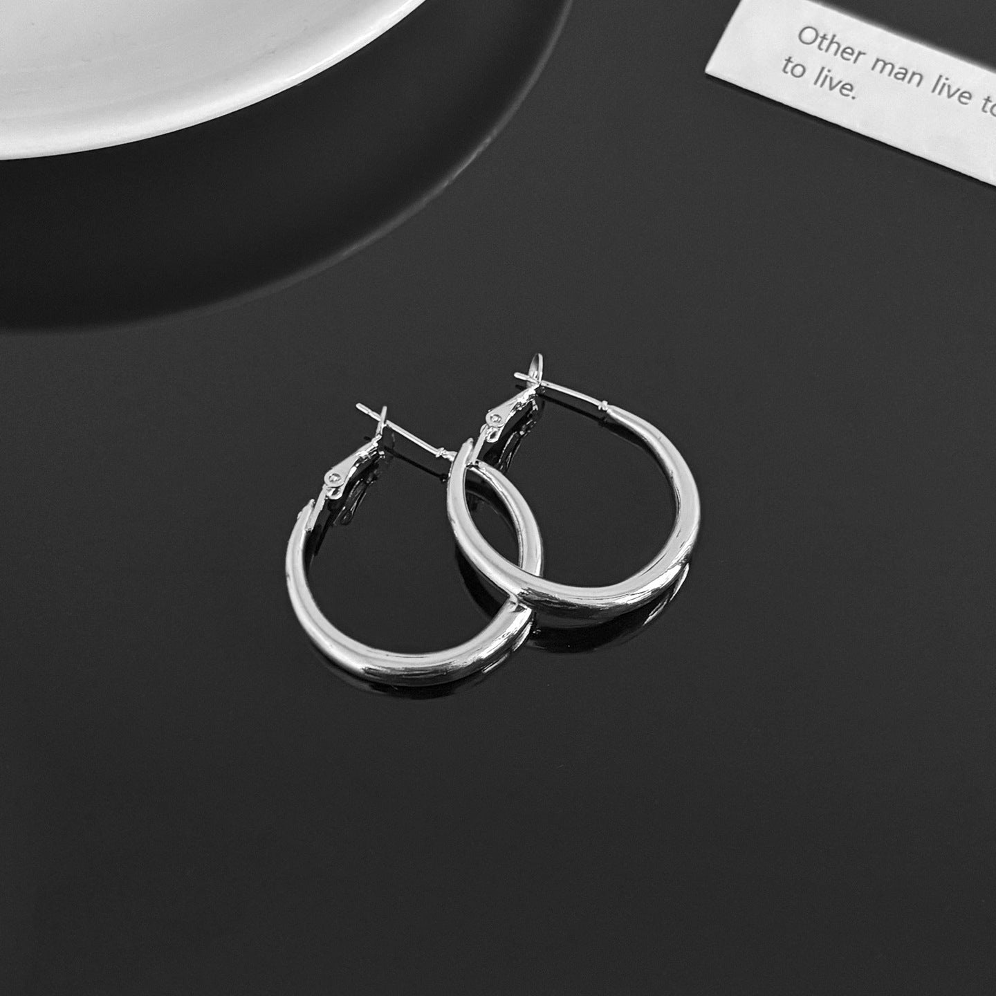 Yan Simple Sier Pigment Large Hoop Female Niche Design Earrings