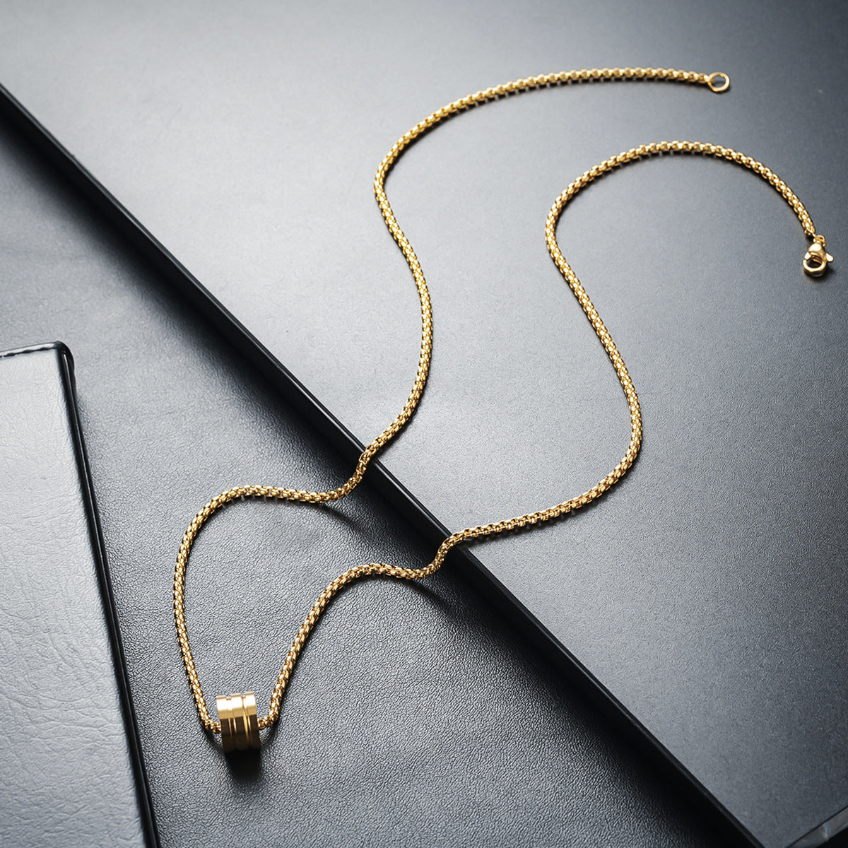 Women's & Men's Small Waist Simple Glossy Casual Style Clavicle Chain Necklaces