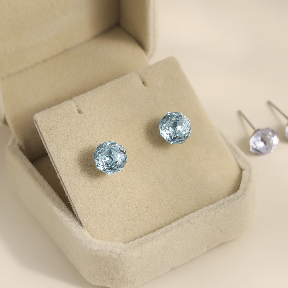 Super Flash Simple Millennium Rose Cut Stud Earrings