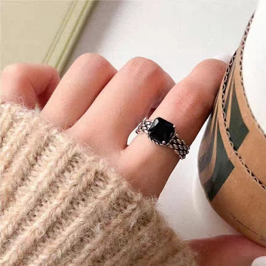Women's Opening Design Minimalist Vintage Black Diamond Fashion Rings