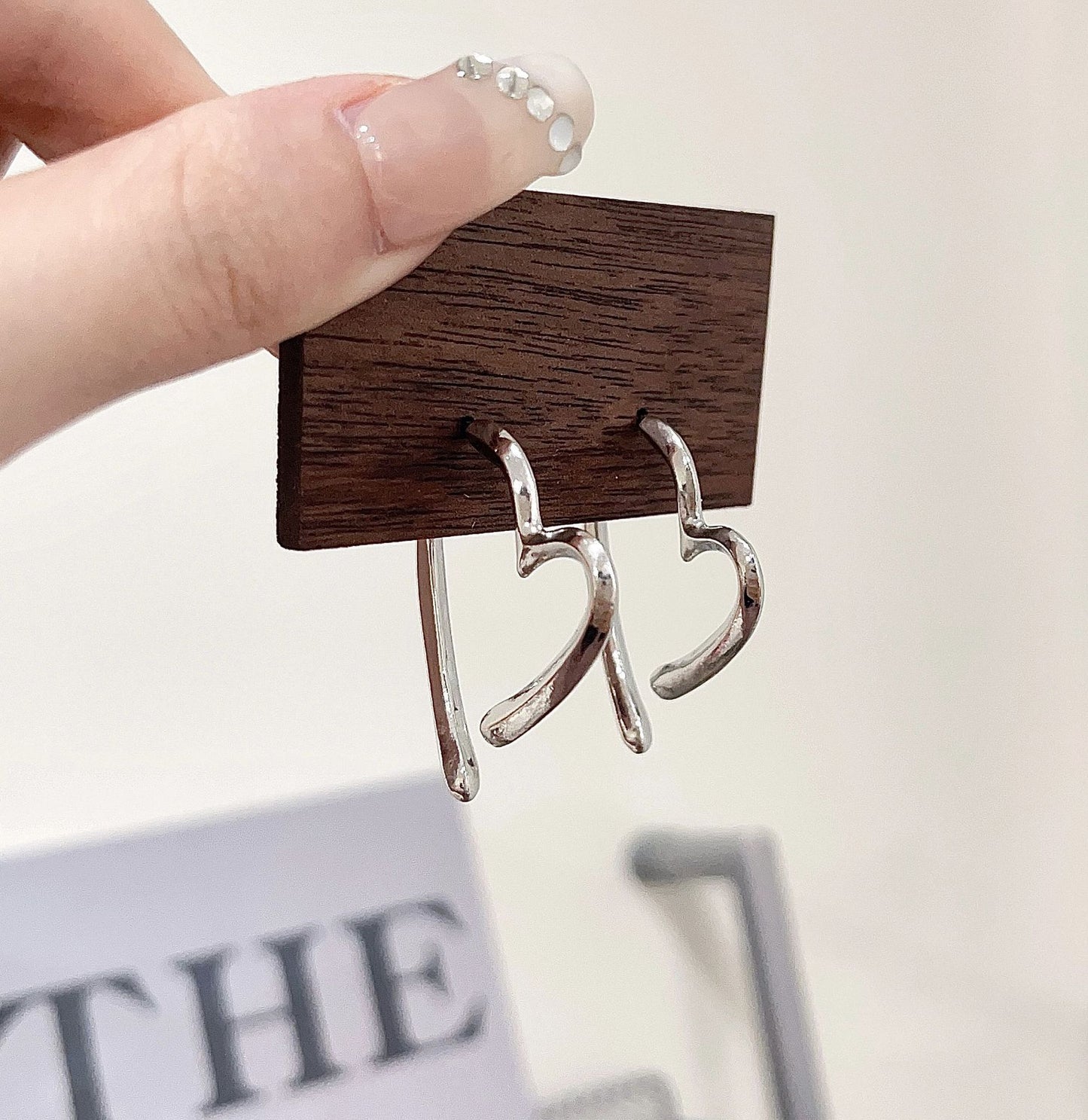Women's Simple Elegant Heart Trendy Vintage High-grade Design Earrings
