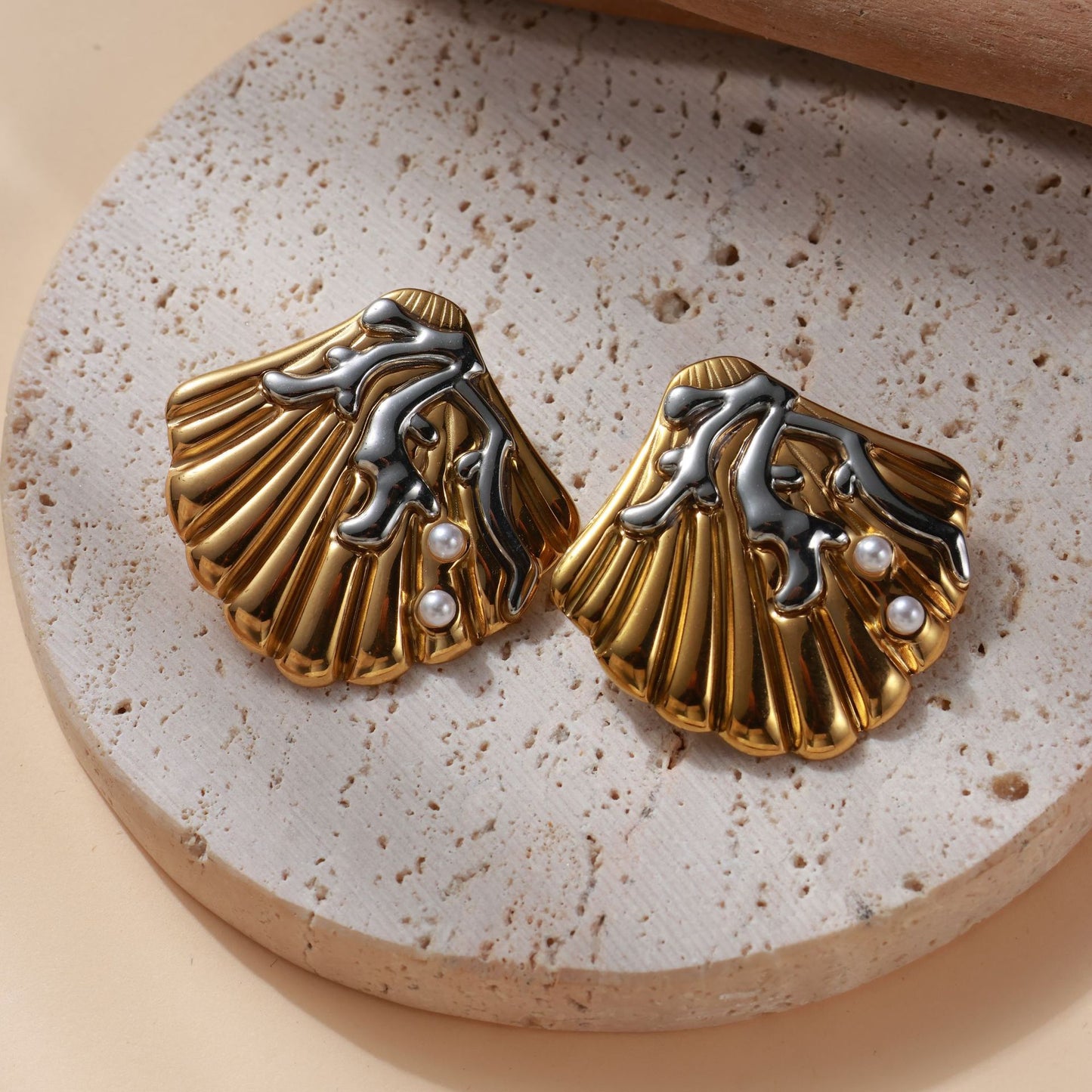 Pearl Coral Two-tone Stainless Steel Female Niche High Profile Fashion Stud Earrings